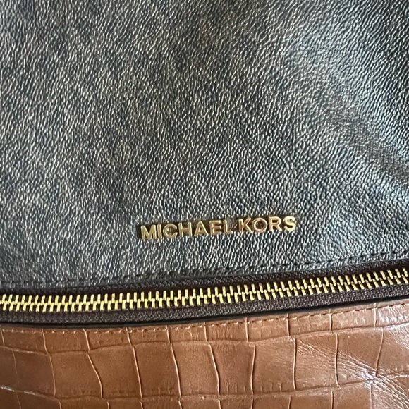 Perfect condition! Michael Kors book bag- mid size. - Picture 7 of 9